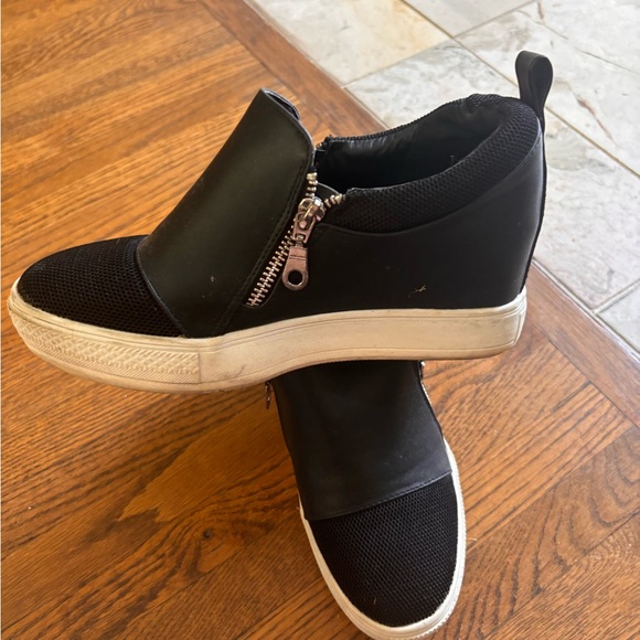 WANTED black slide on shoes - Picture 2 of 3